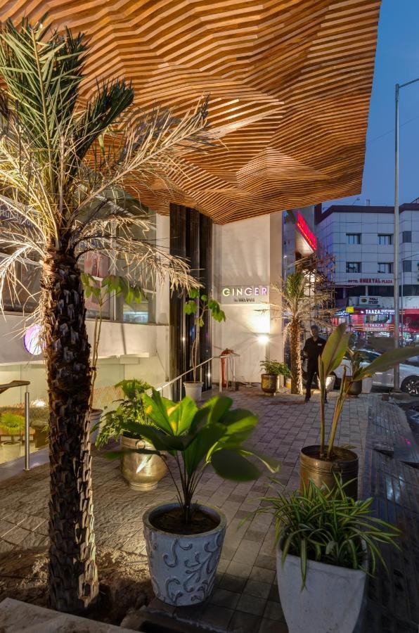 Ginger Surat City Centre Buitenkant foto